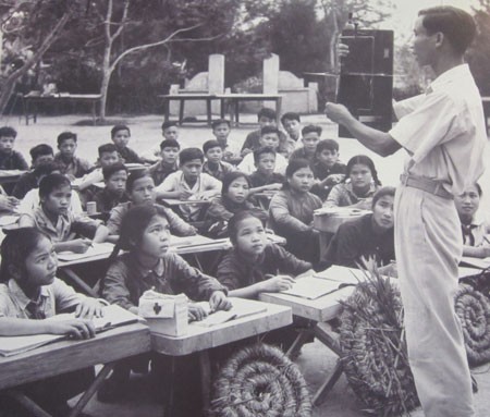 Photo exhibition features children’s hardships during the war - ảnh 2